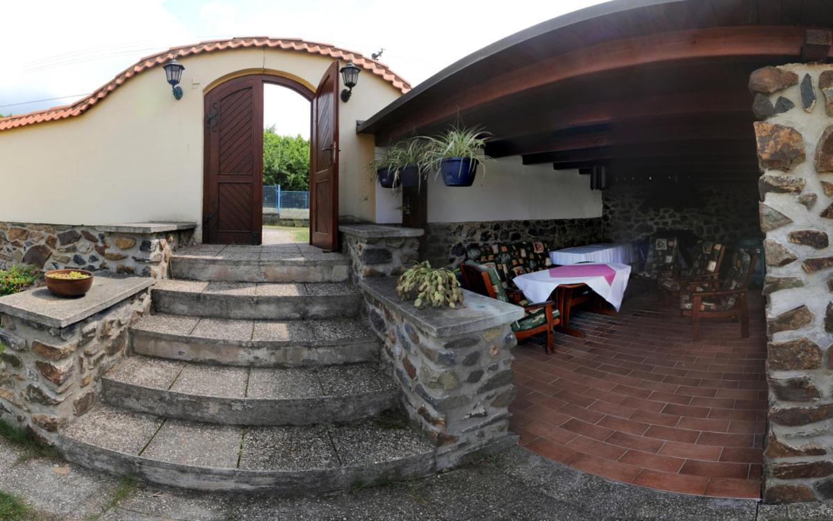 Penzion A Restaurace Nad Hradem คริโวคลาท ภายนอก รูปภาพ