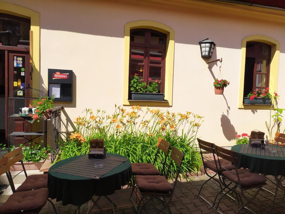 Penzion A Restaurace Nad Hradem คริโวคลาท ภายนอก รูปภาพ
