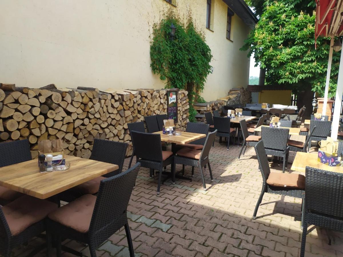 Penzion A Restaurace Nad Hradem คริโวคลาท ภายนอก รูปภาพ