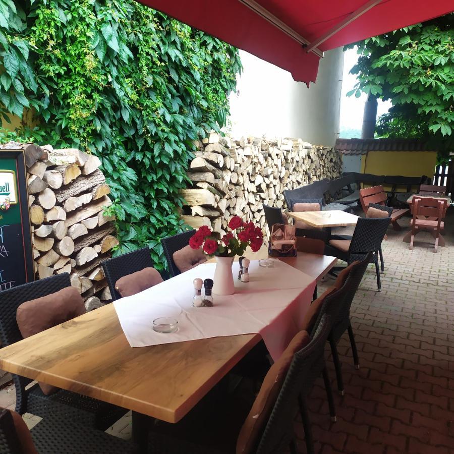 Penzion A Restaurace Nad Hradem คริโวคลาท ภายนอก รูปภาพ