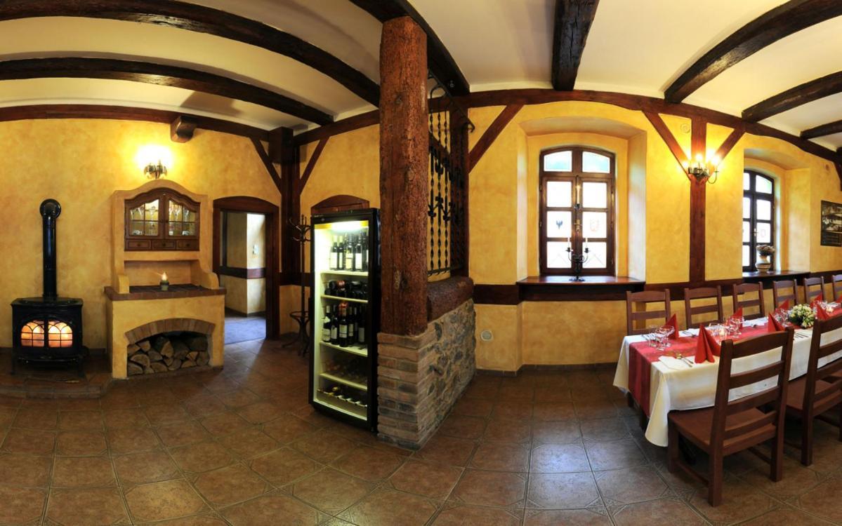 Penzion A Restaurace Nad Hradem คริโวคลาท ภายนอก รูปภาพ
