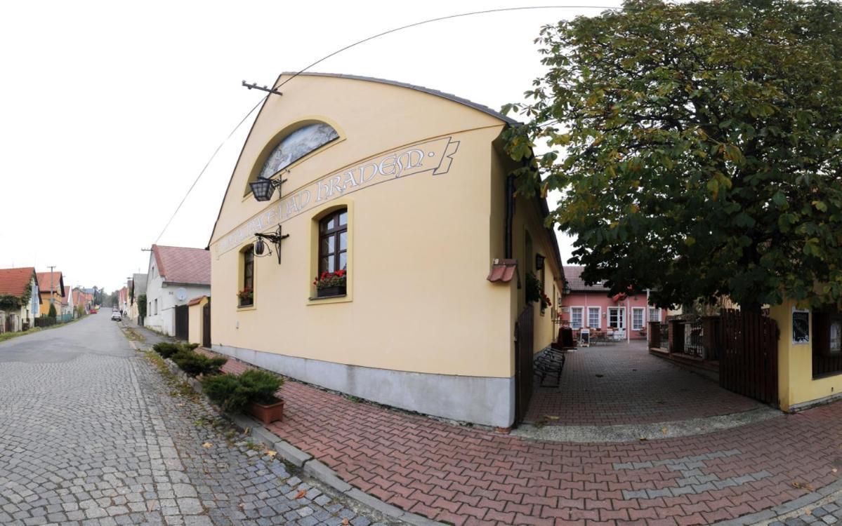 Penzion A Restaurace Nad Hradem คริโวคลาท ภายนอก รูปภาพ